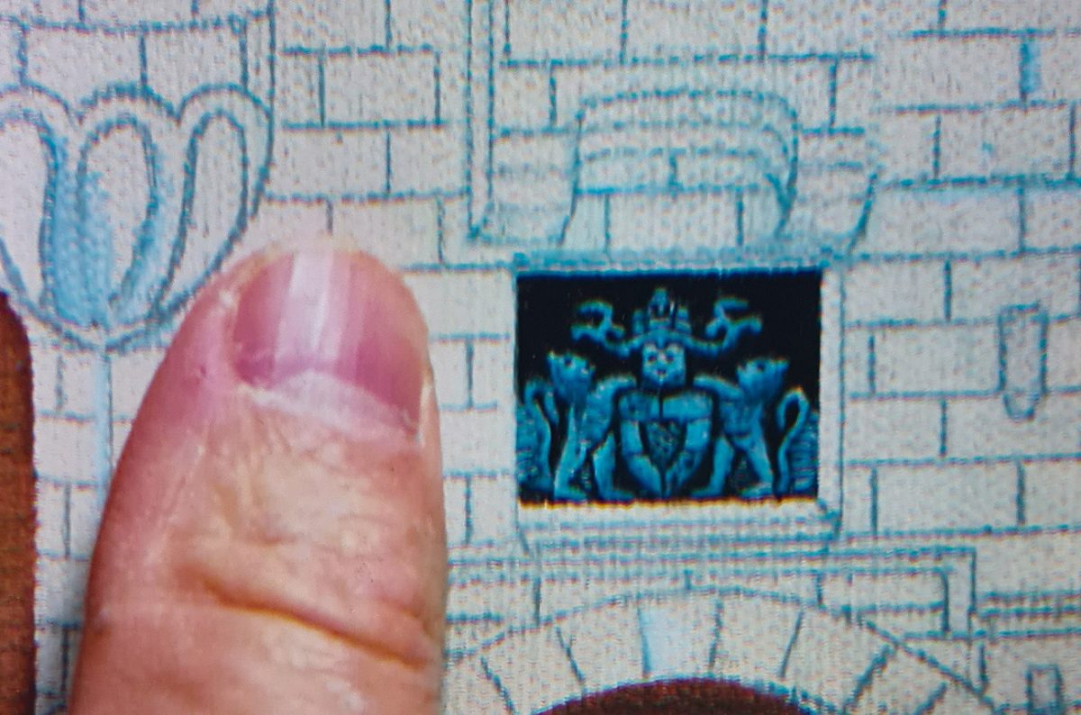neuschwanstein-escudo-con-mi-dedo